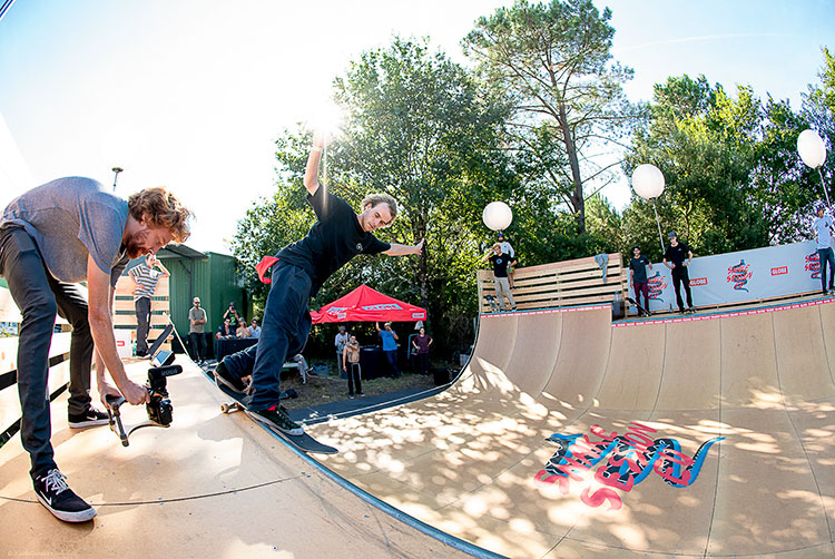 1Ewoud Breukink hot out the gates with a Bs smith grind in the first qualifying round DZ 750px