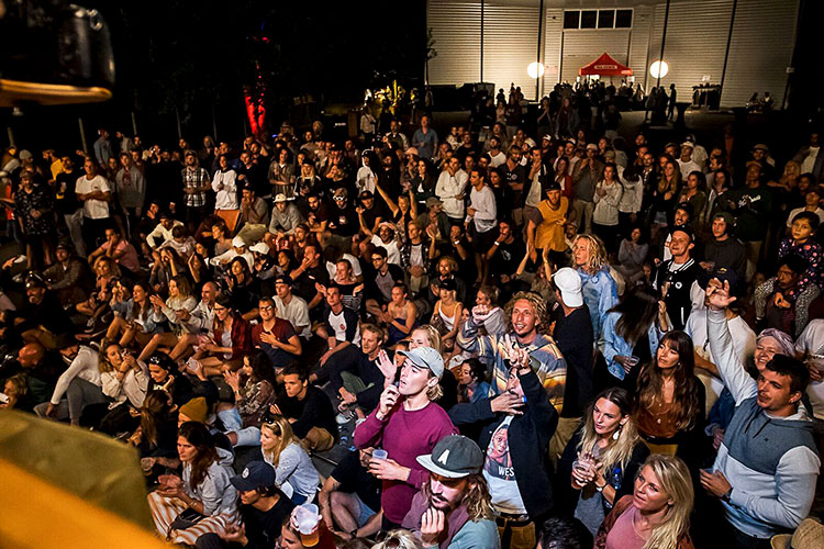 28 As night fell the crowd got huge. Word must have got out about the free beer DZ 750px