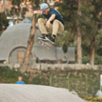 Skateboarding in La Paz